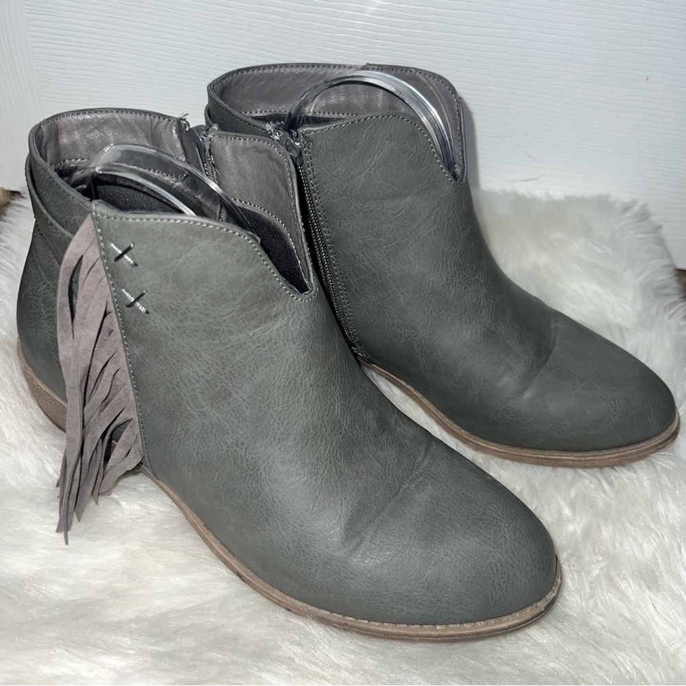 JC Fringe Ankle Booties Ankle Boots Faux Leather Side Zip Grey Women’s Size 10